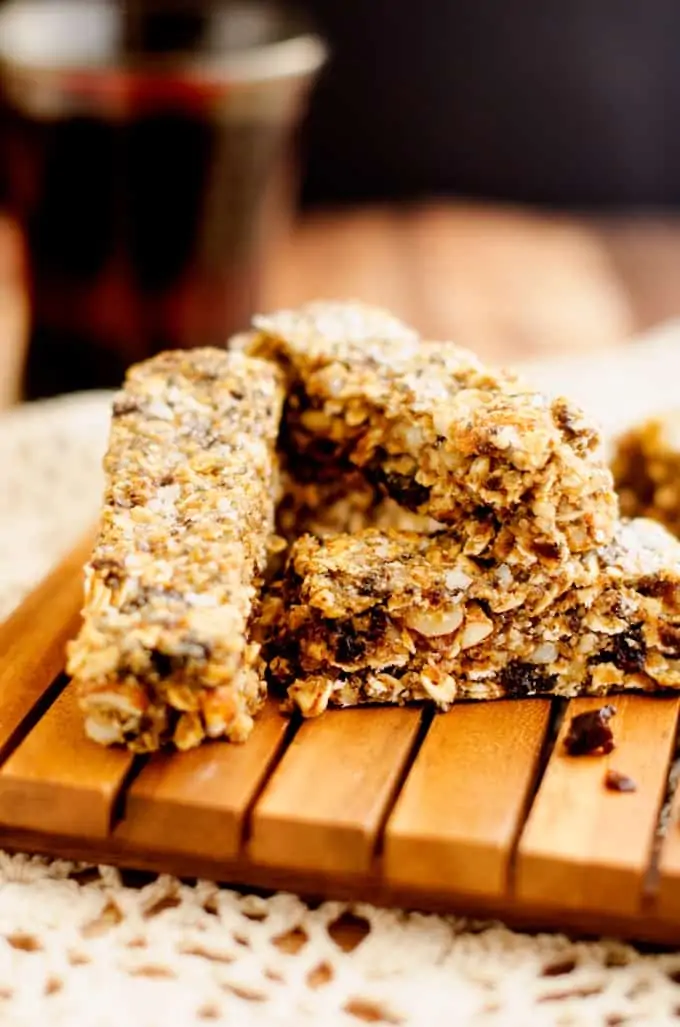 Salted Fruit and Nut Quinoa Bars - With quinoa, oats, chia seeds, almonds, macadamia nuts & cashews these bars are packed with nutrients and so delicious. A great healthy snack! 