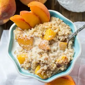 Healthy Crock Pot Peaches and Cream Oatmeal