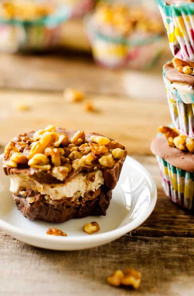 Vegan Chocolate & Salted Caramel Frozen Cupcakes - These frozen cupcakes are so delicious. Seriously my favorite dessert ever. Hard to believe they are vegan and gluten free. - WendyPolisi.com