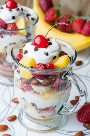 homemade-healthy-breakfast-banana-split-strawberry-banana-pineapple-greek-yogurt-chocolate-granola-recipe-5349