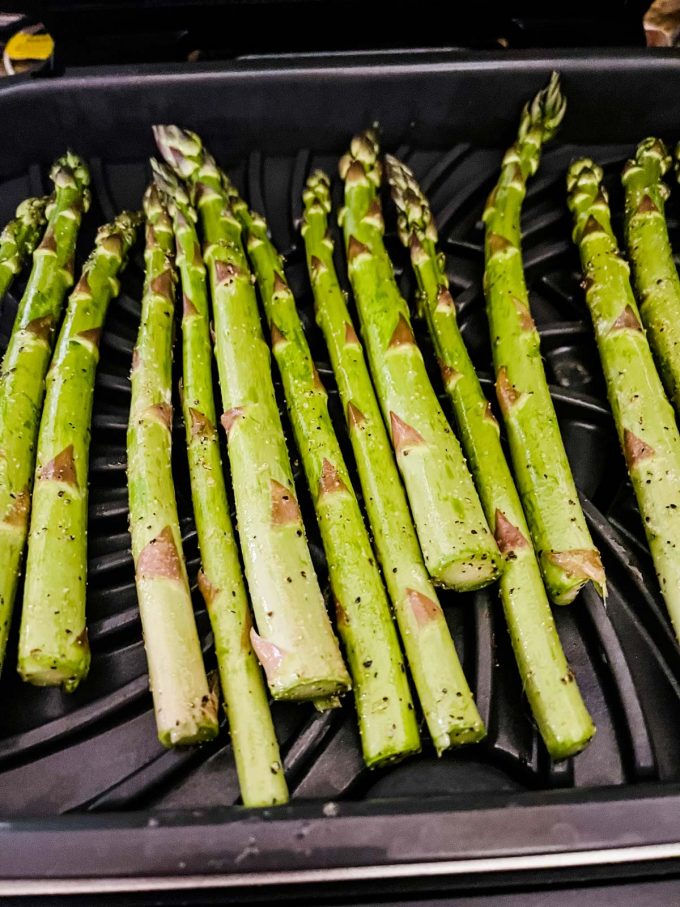 Photo of asparagus in the Ninja Foodi Grill.
