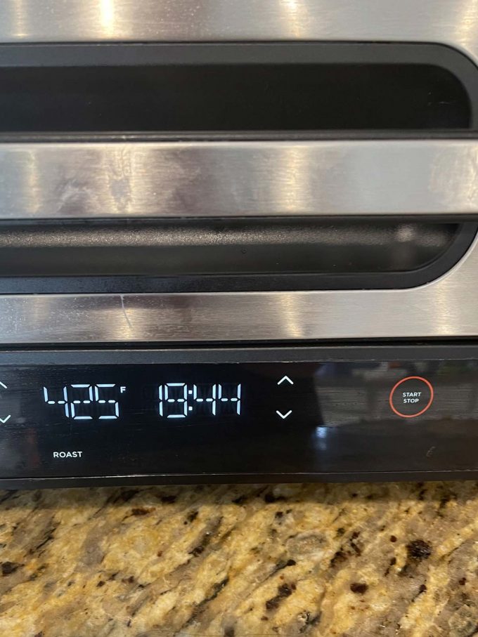 Photo of a Ninja Foodi Grill set on roast at 425 degrees.