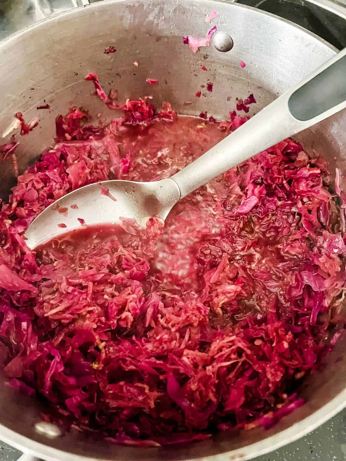 Photo of cooked braised red cabbage.