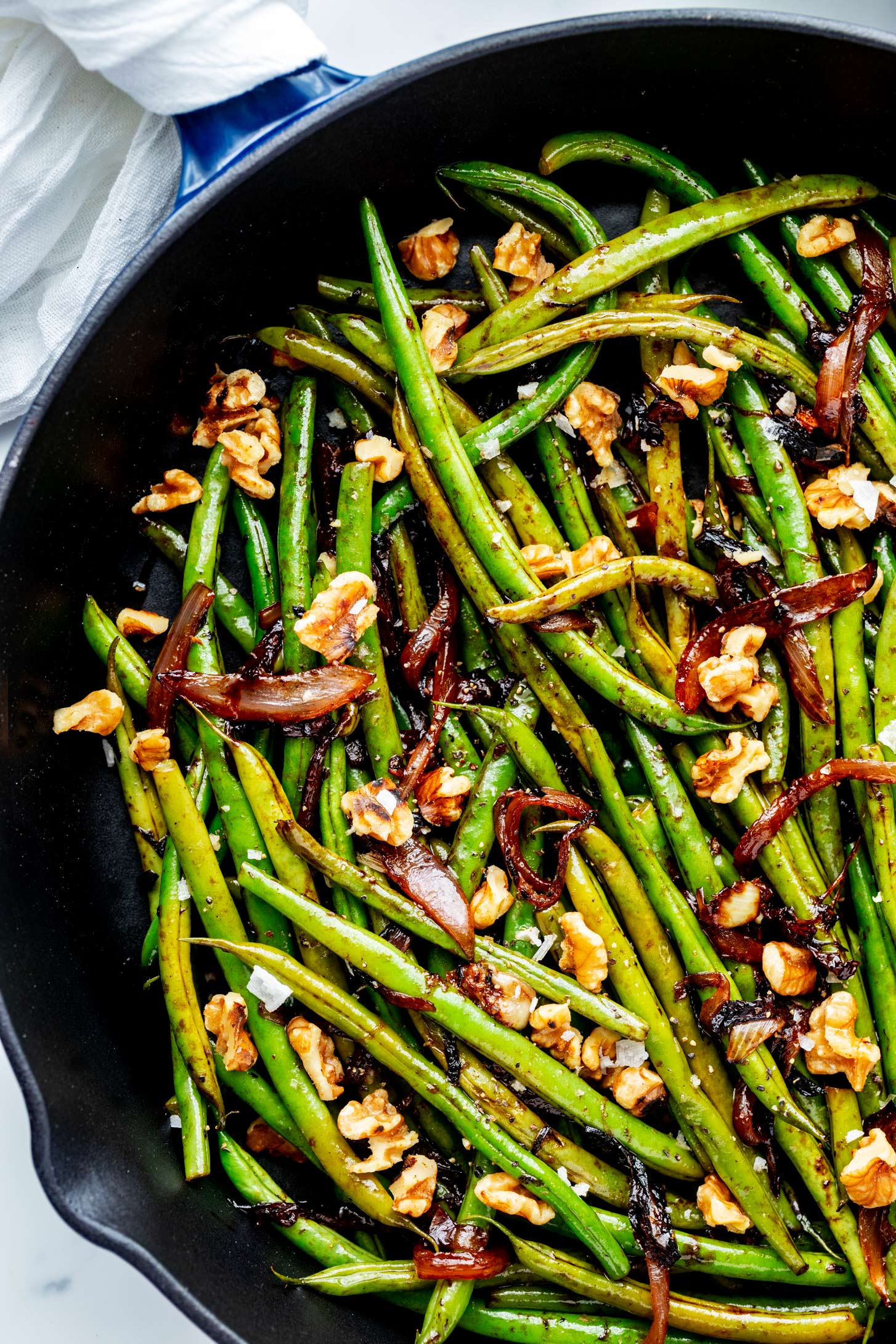 Close up photo of balsamic green beans in a cast iron skillet.