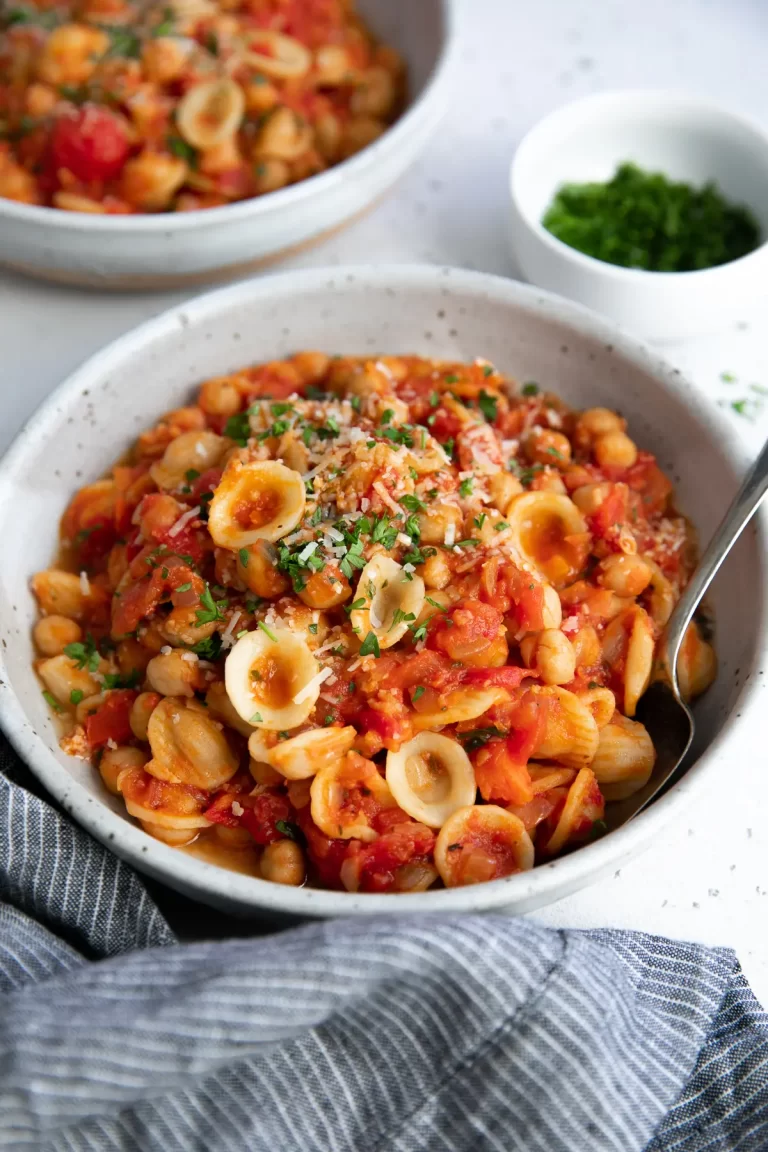 Photo of a bowl of pasta with chickpeas.
